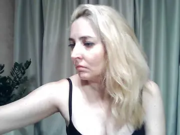 Mariska-kiska  live sex cam