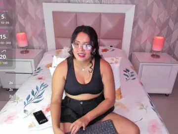 LizzBlair  live sex cam