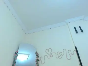 Luna-Rouge  live sex cam