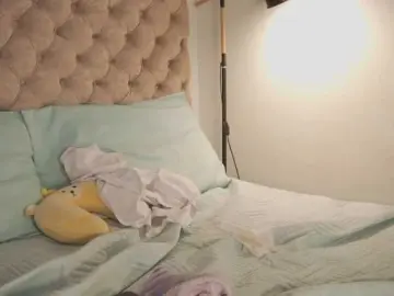 SaraWinstone1  live sex cam