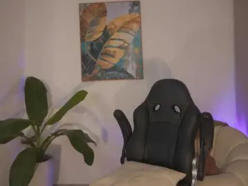 SaraWinstone1  live sex cam