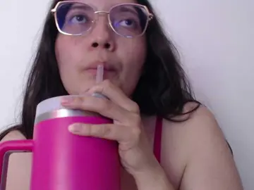 Trixxxye  live sex cam