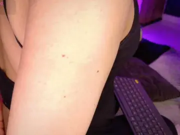 Ada-andDamian  live sex cam