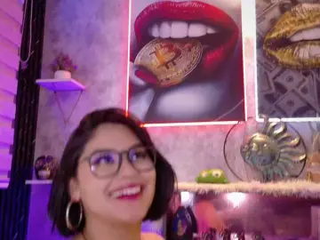 Ada-andDamian  live sex cam