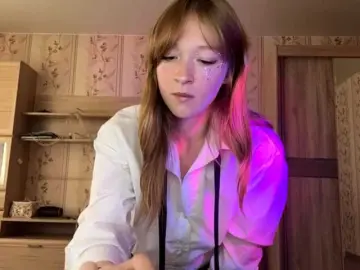 LisaSchroyer  live sex cam