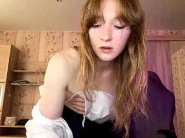 LisaSchroyer  live sex cam