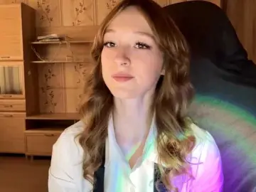 LisaSchroyer  live sex cam