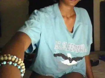 Sexypetiteher  live sex cam