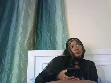 Sexypetiteher  live sex cam