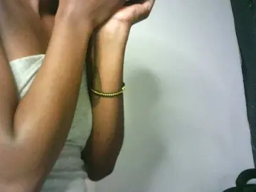 Sexypetiteher  live sex cam