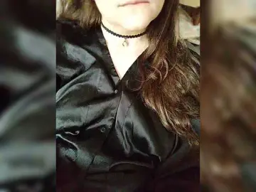 Vikki-vik  live sex cam