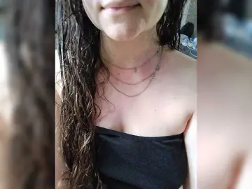 Vikki-vik  live sex cam