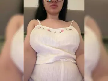 Chiaralovee  live sex cam