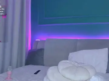 Chiaralovee  live sex cam