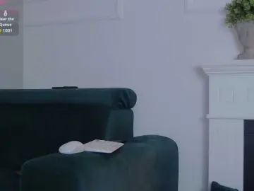 Chiaralovee  live sex cam