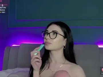 Chiaralovee  live sex cam