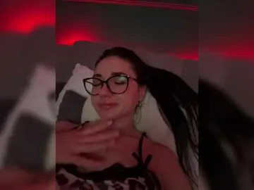 Chiaralovee  live sex cam