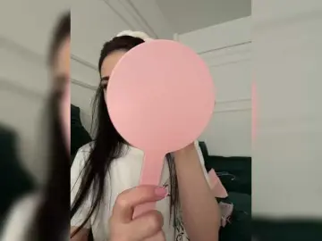 Chiaralovee  live sex cam