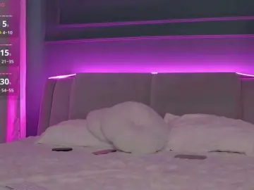 Chiaralovee  live sex cam