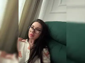 Chiaralovee  live sex cam
