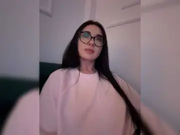 Chiaralovee  live sex cam