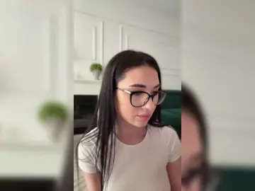 Chiaralovee  live sex cam