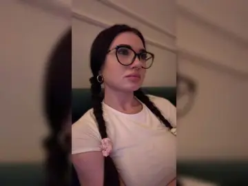 Chiaralovee  live sex cam