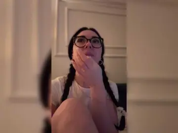 Chiaralovee  live sex cam