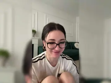 Chiaralovee  live sex cam