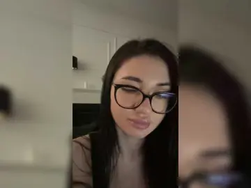 Chiaralovee  live sex cam