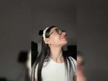 Chiaralovee  live sex cam
