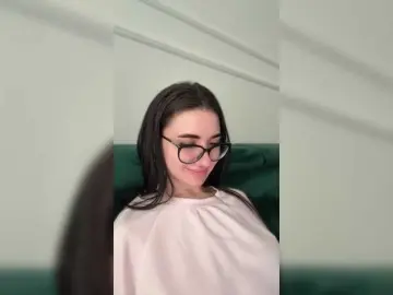 Chiaralovee  live sex cam