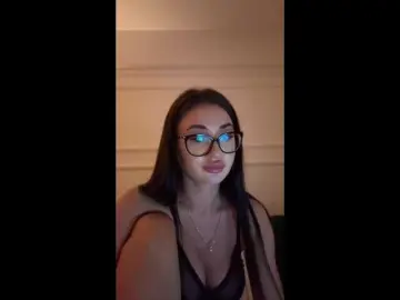 Chiaralovee  live sex cam