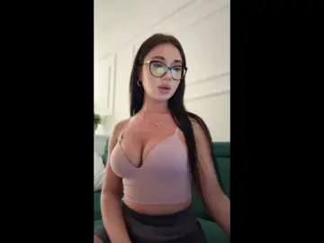 Chiaralovee  live sex cam