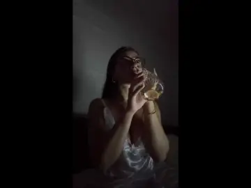 Chiaralovee  live sex cam