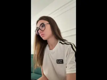 Chiaralovee  live sex cam