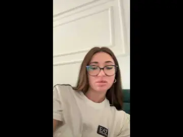 Chiaralovee  live sex cam