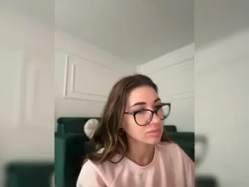 Chiaralovee  live sex cam