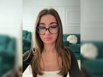 Chiaralovee  live sex cam