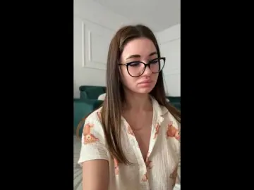 Chiaralovee  live sex cam