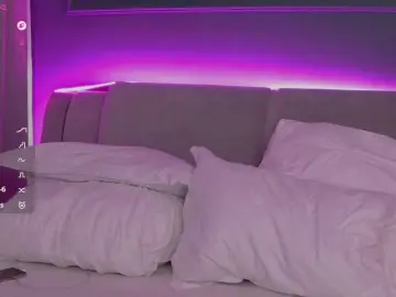 Chiaralovee  live sex cam