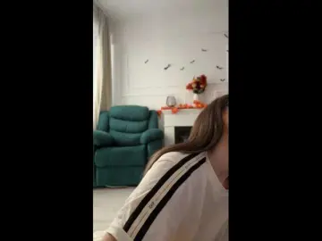 Chiaralovee  live sex cam