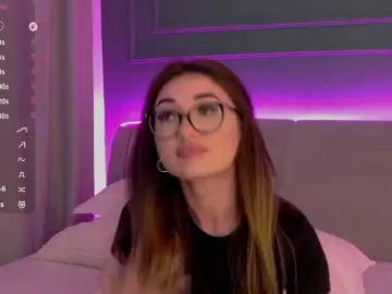 Chiaralovee  live sex cam