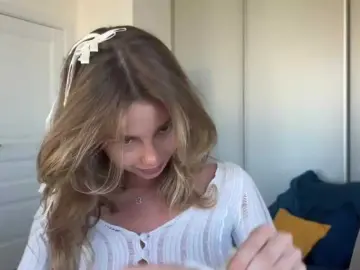 ElliWilson  live sex cam