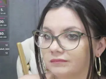 RoxieAnne  live sex cam