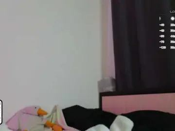 Meowmeow-Mia  live sex cam