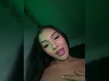 Veneciabom01  live sex cam