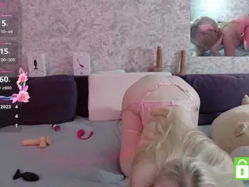 Doggy-uwu1  live sex cam