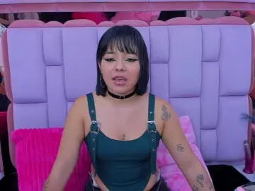 Roxanevega  live sex cam