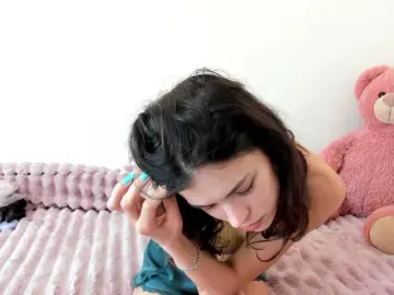 Honeykrisspussy  live sex cam